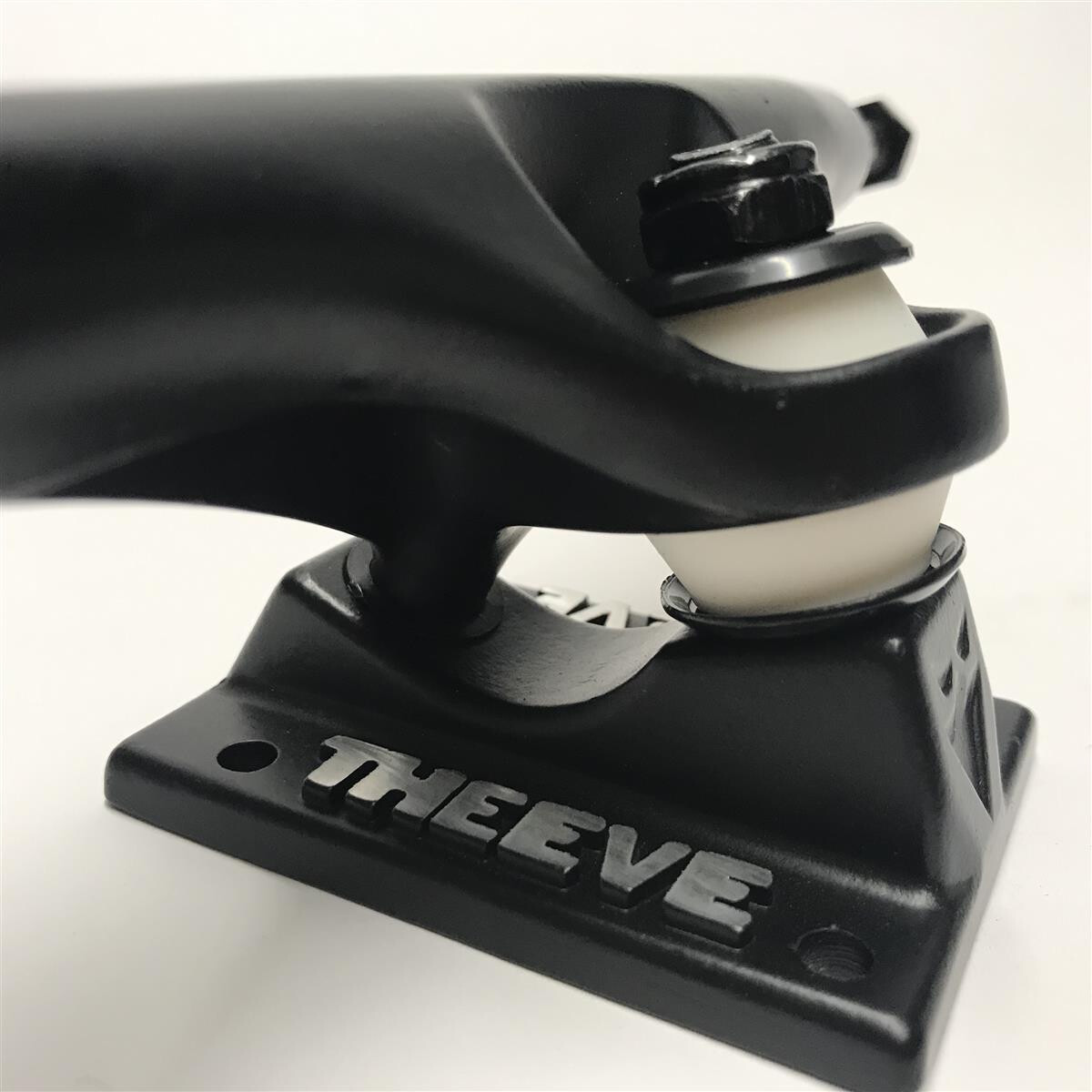 THEEVE TRUCKS CSX CLASSIC V3 BLACK 5,5