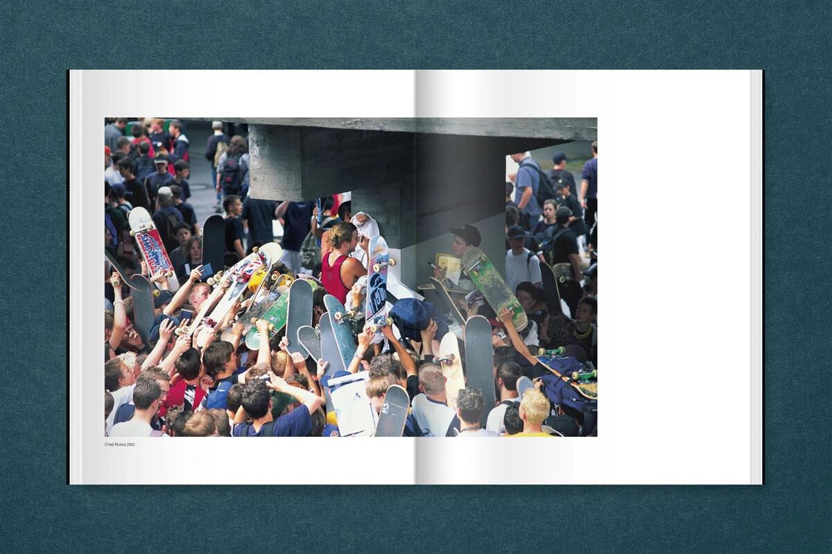 Capsule Buch Helge Tscharn