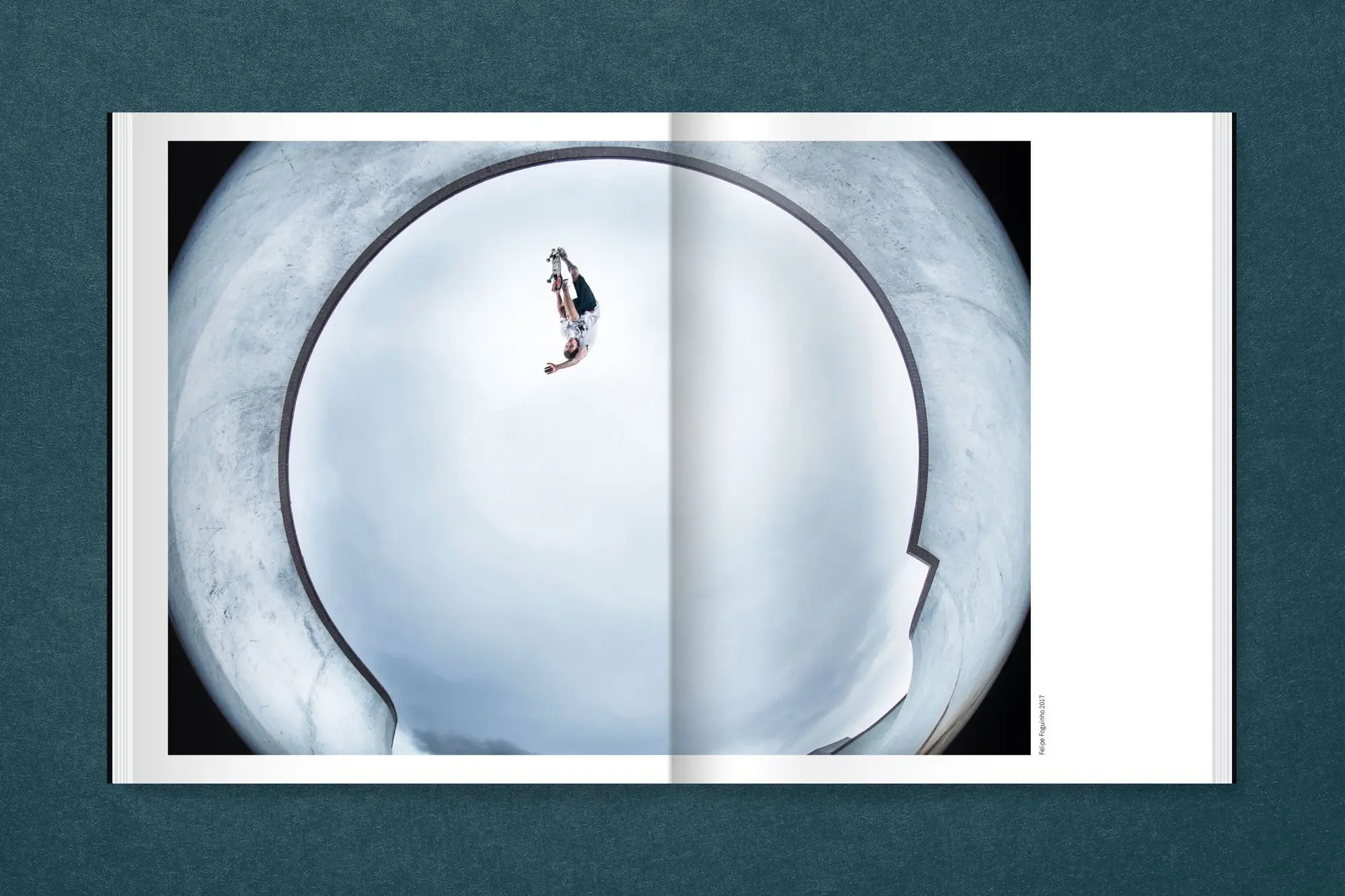 Capsule Buch Helge Tscharn