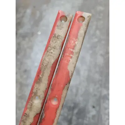 Pig Rail - red curb